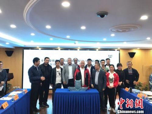 报告：四成卡车司机每日驾车8小时以上三成患颈椎病